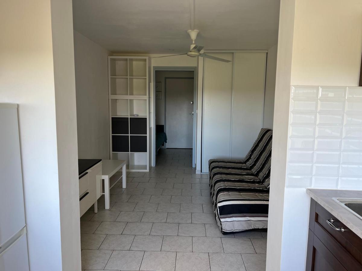 Joli Studio Tres Clair A Proximite Mer Pour 3 Personnes La Londe-les-Maures Exterior foto