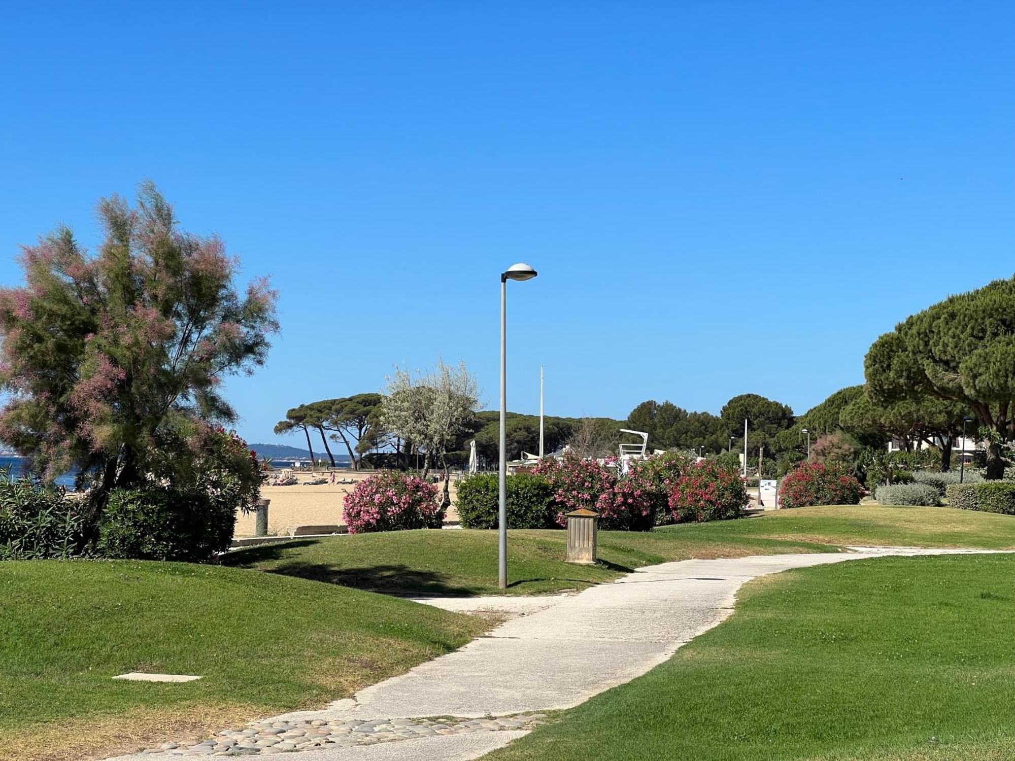 Joli Studio Tres Clair A Proximite Mer Pour 3 Personnes La Londe-les-Maures Exterior foto